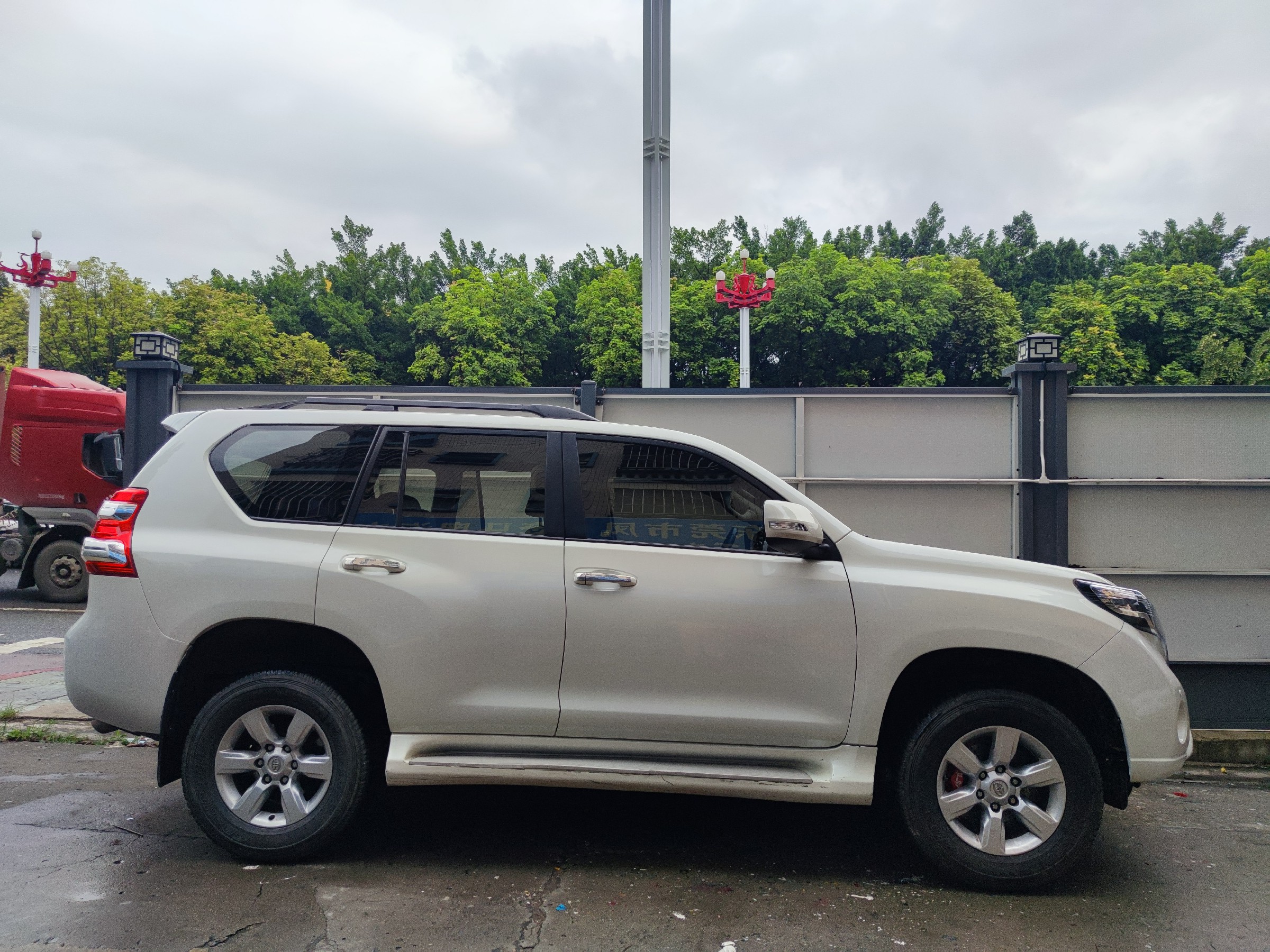 改裝日記丨一車(chē)傳三代！豐田普拉多 剎車(chē)改裝升級(jí)VINIC RT6 大六活塞套裝